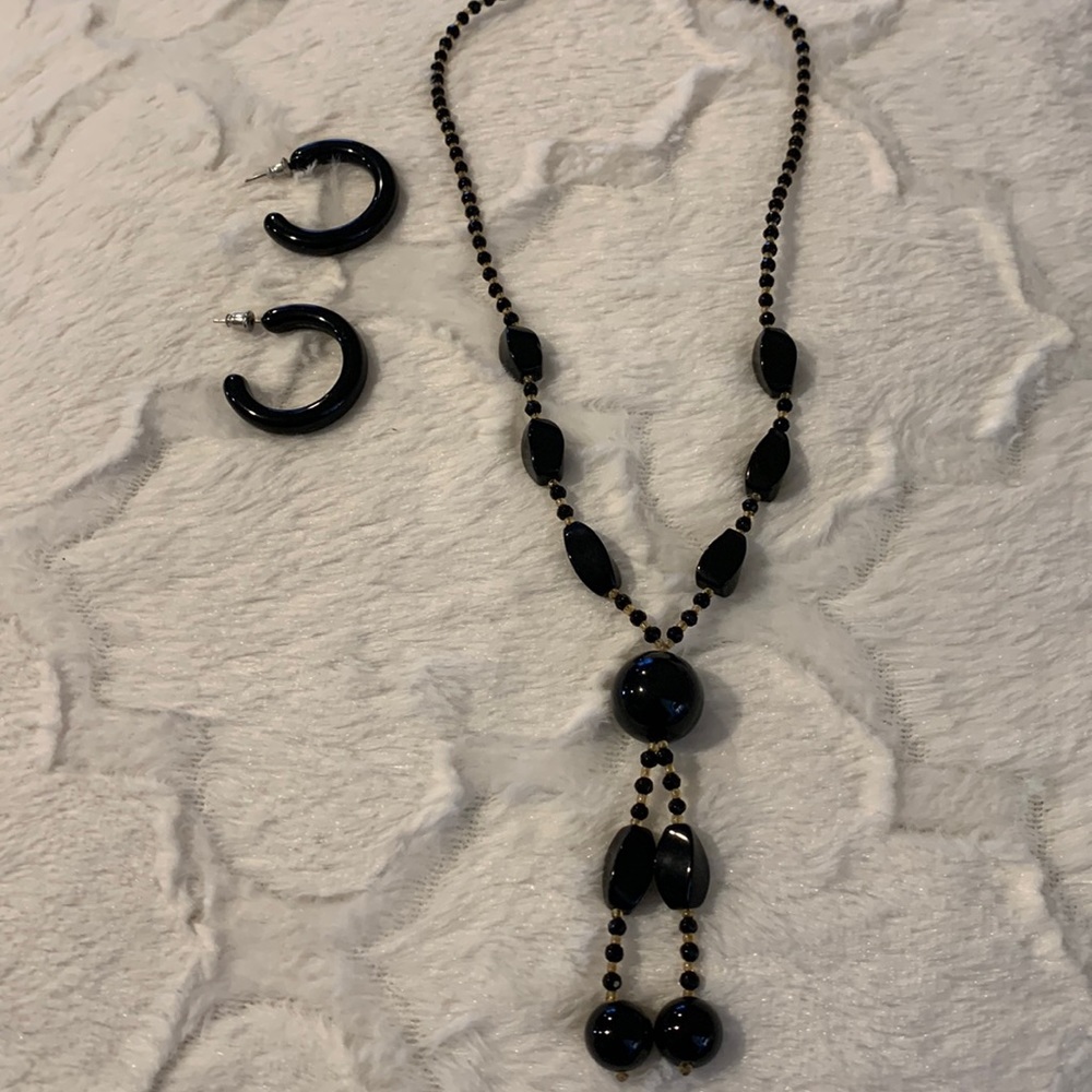 Black necklace with‎ yellow tiny beads and black earrings